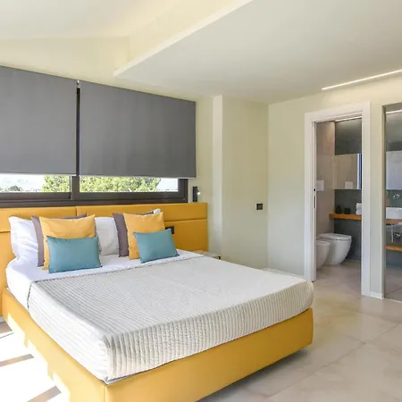 5 Bedroom In Casa vacanze *