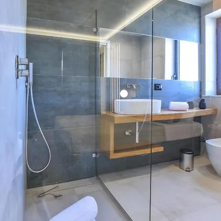 5 Bedroom In Casa vacanze *