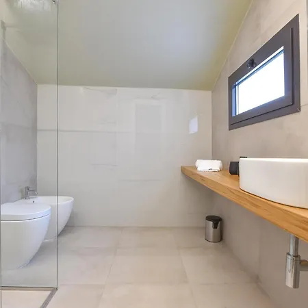 5 Bedroom In Casa vacanze *