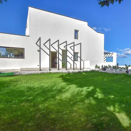 Vakantiehuis 5 Bedroom In Trappeto (Sicily)