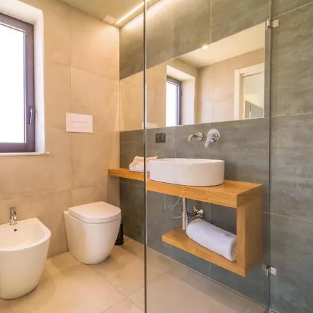 Holiday home 5 Bedroom In Trappeto